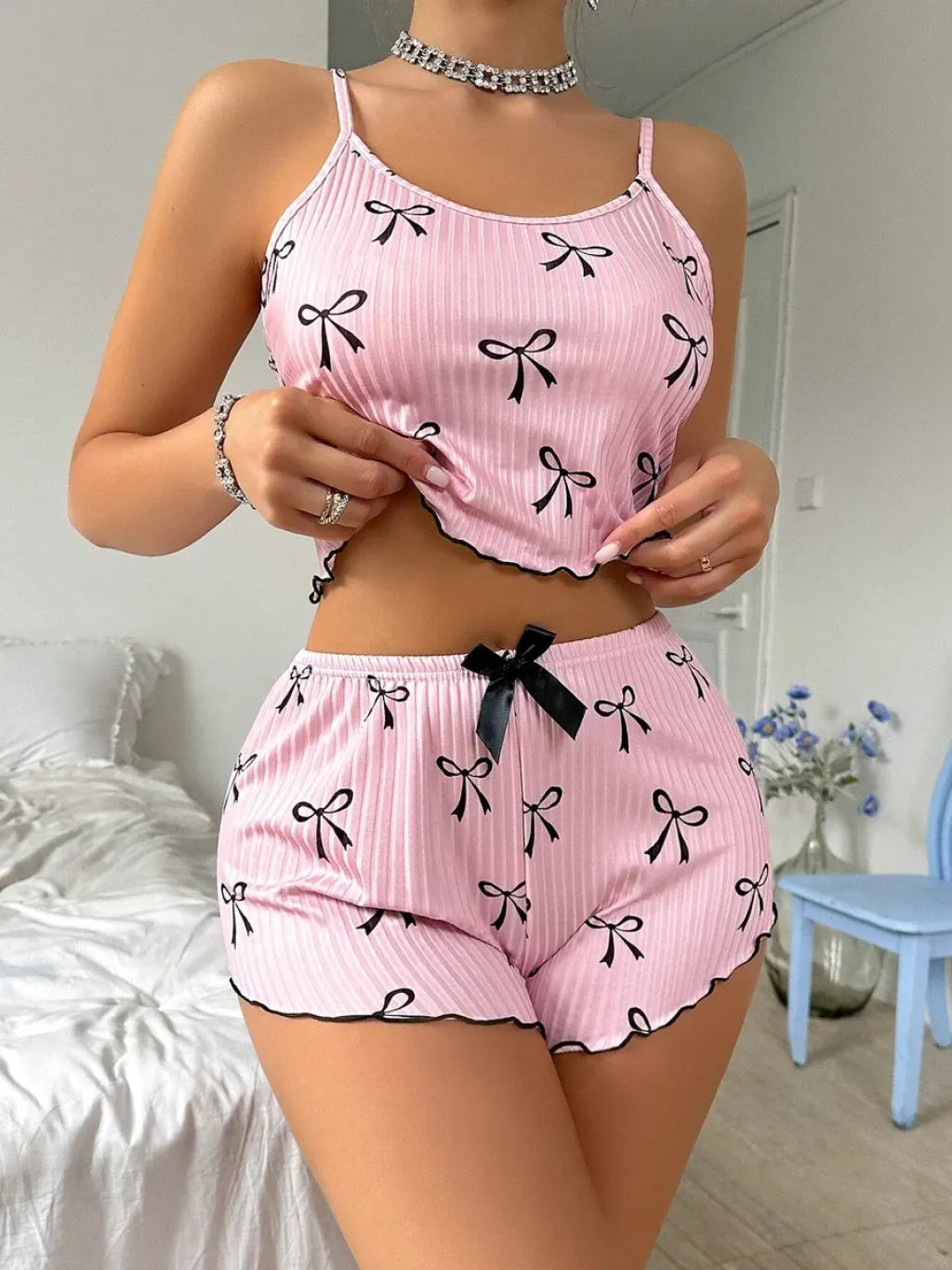 Pembe Fiyonklu Askılı Şortlu Kadın Pijama Takımı, Yumuşak Kumaş, Şık Detaylar,Yazlık Kadın Pijama