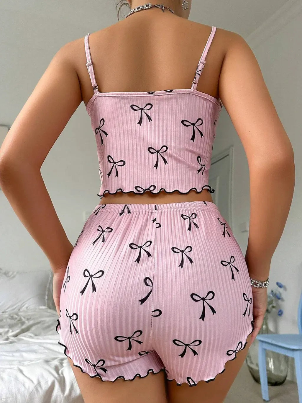 Pembe Fiyonklu Askılı Şortlu Kadın Pijama Takımı, Yumuşak Kumaş, Şık Detaylar,Yazlık Kadın Pijama